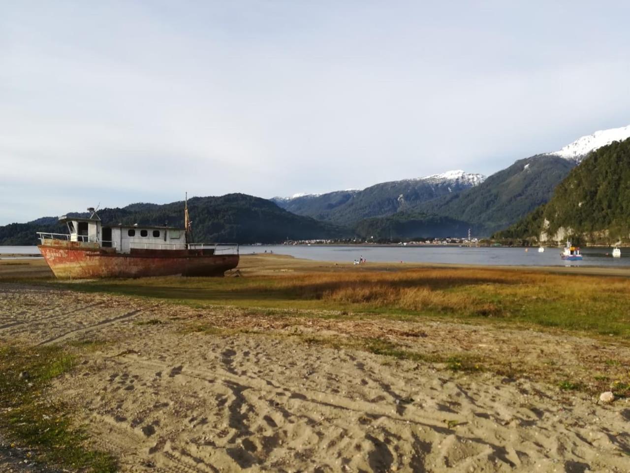Profe Nelson Albergue Puerto Cisnes Exterior foto
